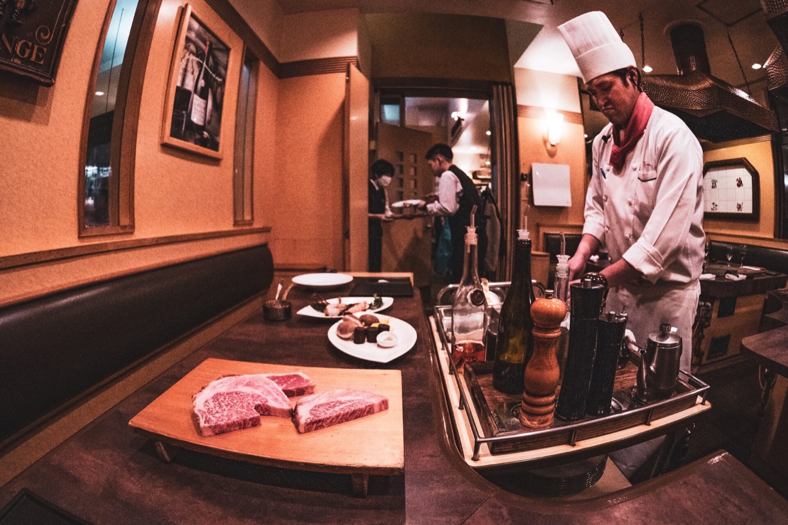 Cena in un ristorante giapponese a fine giornata
